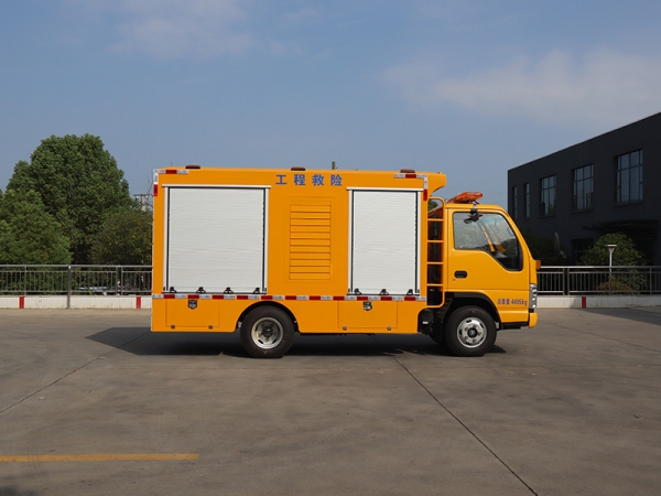 2000立方排水救险车