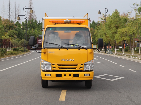 直臂吊救险车
